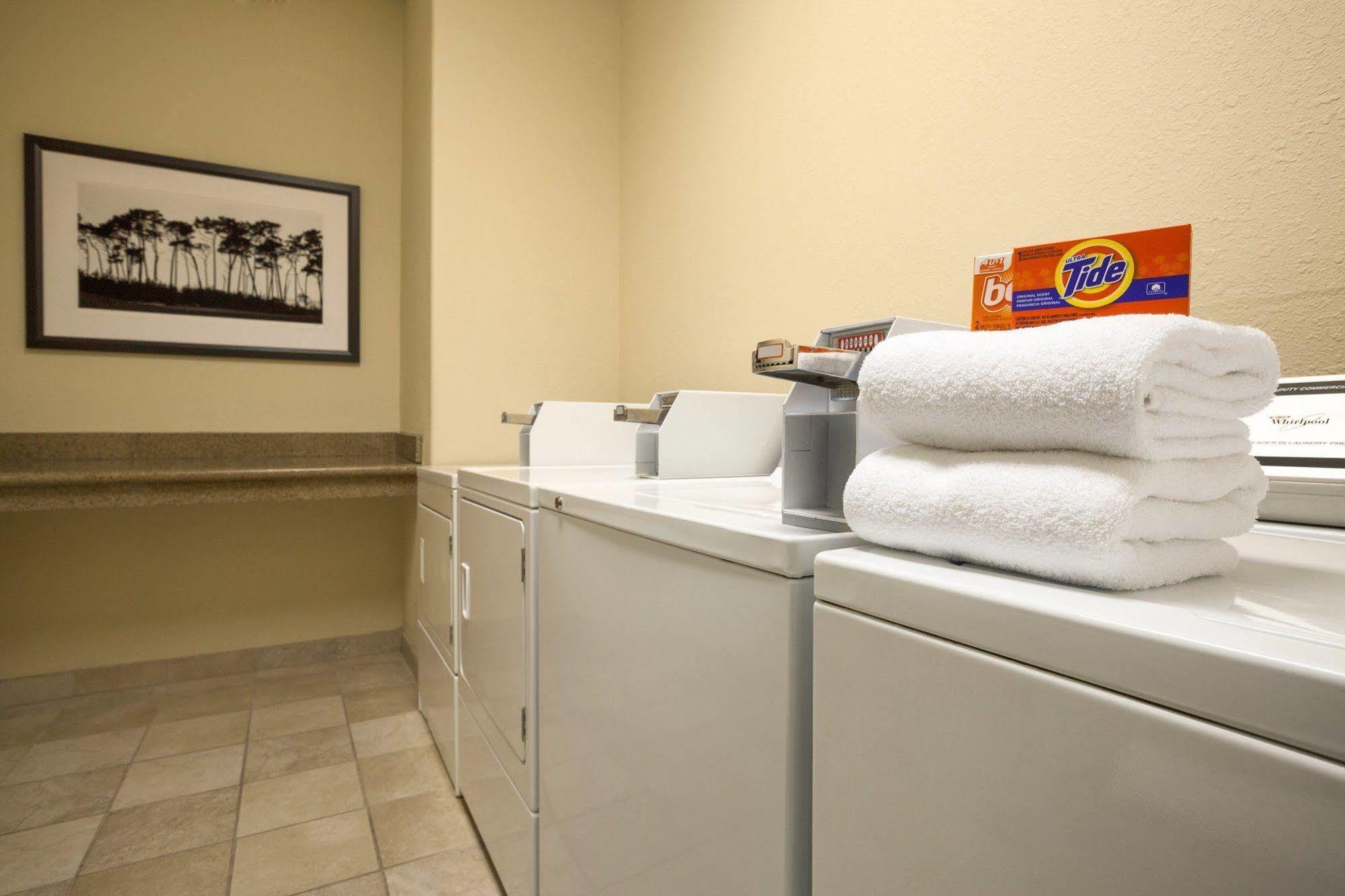 Country Inn & Suites By Radisson, Brockton Extérieur photo